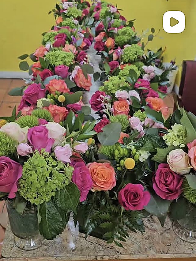 Row of low arrangements for a long table