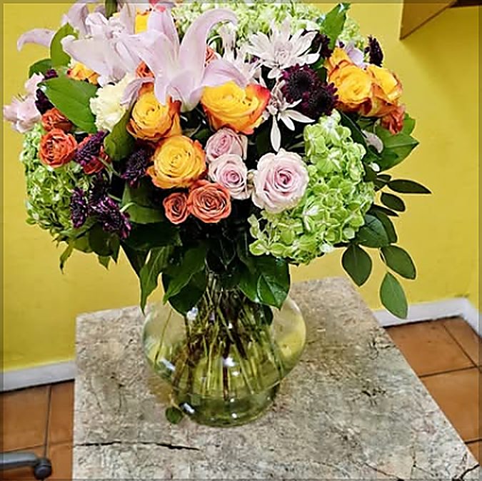Peach lily and spray rose vase